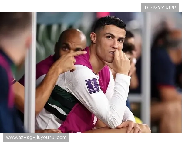 《从C罗保镖到足球明星的传奇之路：一位守护者的非凡崛起》